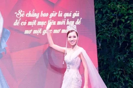Vừa đăng quang, HH Hoàng Thu Thảo trở thành giám đốc