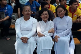 Dựng chợ Bến Thành bằng sách kỷ niệm xuân Mậu Thân