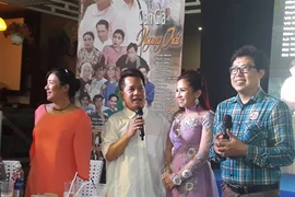 Bình Tinh nhảy sông, Minh Nhí và Thanh Thủy cản