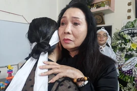 NS Bạch Tuyết, Lệ Thủy, Thanh Vy viếng nghệ sĩ Phương Quang