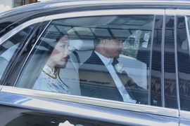 Á hậu Thanh Tú lên xe hoa bằng Rolls Royce cùng dàn xe 60 tỉ