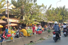 Trật tự đô thị ‘làm luật’: Lý do lấn chiếm lòng đường mãi không dẹp được