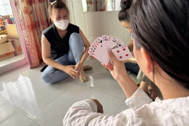 Đánh bài không ăn thua bằng tiền trong dịp Tết có vi phạm không?