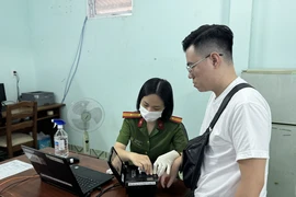 Đến nơi tạm trú làm căn cước được không?