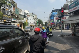 Đèn đỏ còn vài giây mà chạy cũng bị phạt