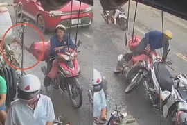 Đạp ngã người và xe khi có ô tô đang lao tới: Phải chịu trách nhiệm ra sao?