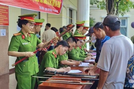 Những trường hợp bị thu hồi vũ khí, công cụ hỗ trợ