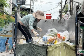 Tiền rác tháng 13: Sự sẻ chia quý giá hơn những tính toán rạch ròi