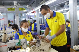 Trả lương bằng tiền mặt từ 5 triệu đồng có được tính vào chi phí được trừ khi quyết toán thuế?