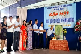 Dân Cam Ranh, Trường Sa dâng hương tưởng nhớ các vua Hùng 