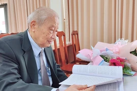 Ông Hai Phước: ‘Tôi rơi nước mắt khi đọc lại những trang sách lịch sử bi hùng miền Nam…’