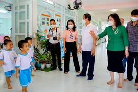 Bộ trưởng Bộ GD-ĐT Nguyễn Kim Sơn thăm Trường mầm non khu chế xuất Tân Thuận