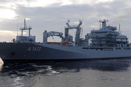 NATO cho tàu chiến chặn người nhập cư vào châu Âu