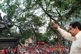 Tổng thống Venezuela đối mặt nguy cơ bị lật đổ