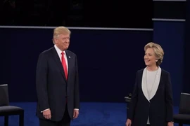 Tranh luận lần 2: Trump sẽ cho Clinton đi tù nếu thắng 
