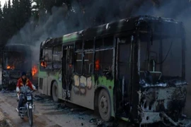 Đoàn xe buýt chở người sơ tán Aleppo bị phóng hỏa