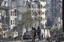 Sau khi rút, phe nổi dậy nã pháo vào Aleppo