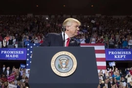 Tại sao Trump bất ngờ chuyển từ đối nội sang đối ngoại?