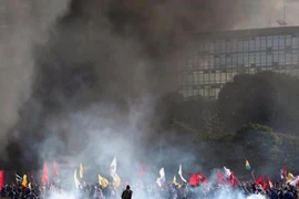 Thủ đô Brazil bạo động, đốt phá trụ sở chính phủ
