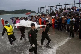 Rơi máy bay Myanmar: Vượt bão đưa 29 thi thể về bờ