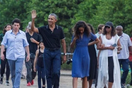 Ông Obama đưa vợ con trải nghiệm quê cũ Indonesia