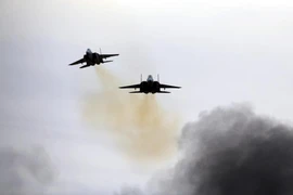Bị dội tên lửa, Israel không kích đáp trả Hamas