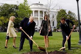 Ông Macron mang sứ mệnh châu Âu đến Mỹ