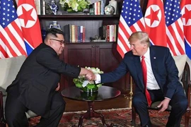 Ai ngồi cùng phòng gặp thượng đỉnh với hai ông Trump-Kim?