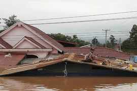 24 giờ vật lộn sửa chữa trước khi đập thủy điện Lào vỡ