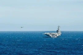 Trực thăng MH-60 rơi trên tàu sân bay USS Roanld Reagan của Mỹ