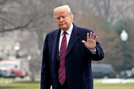 Ông Trump thỏa hiệp mở cửa chính phủ, đảng Dân chủ nói không