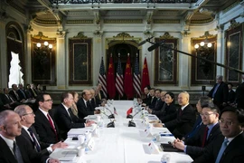 Bloomberg: Mỹ có thể dỡ bỏ toàn bộ thuế quan với Trung Quốc