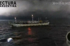 Tàu cá Trung Quốc bị tàu Argentina nổ súng truy đuổi