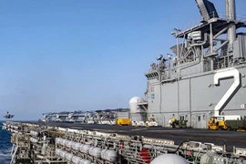 Tàu đổ bộ tấn công Mỹ chở 10 chiếc F-35B đi qua biển Đông