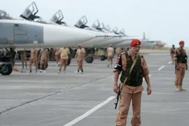Khủng bố bắn 17 tên lửa đến căn cứ Hmeimim của Nga ở Syria