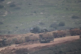 Xe bọc thép, binh sĩ Thổ Nhĩ Kỳ đổ về biên giới với Syria