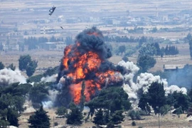 Hình ảnh Mỹ ném bom phá hủy căn cứ ở Syria trước khi rời đi