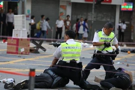 Hong Kong: 1 người biểu tình bị bắn vào ngực sáng nay