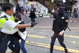 Hong Kong: Thanh niên bị bắn vào ngực lên tiếng về sự việc