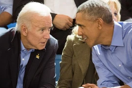 Cựu Phó Tổng thống Joe Biden (trái) đã tham vấn cựu Tổng thống Barack Obama (phải) về chuyện chọn người liên minh cấp phó cho mình. Ảnh: AXIOS