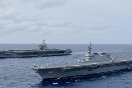 Tàu sân bay Mỹ và tàu trực thăng Nhật một lần đến biển Đông.