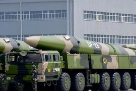 Trung Quốc phóng 2 tên lửa ra Biển Đông giữa căng thẳng với Mỹ