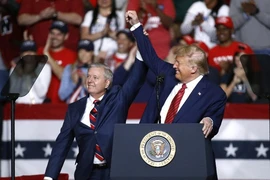 CT Ủy ban Tư pháp Thượng viện góp 500.000đô cho ông Trump kiện