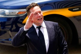 Tỉ phú Elon Musk bán gần 9,6 triệu cổ phiếu Tesla thu 8,5 tỉ USD, gom tiền mua Twitter 