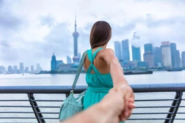 Tòa lệnh cô bồ trả lại cô vợ hơn nửa triệu USD nhận từ anh chồng