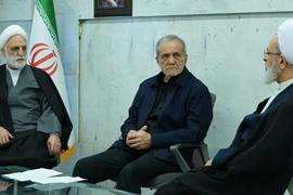 Tổng thống Iran xin lỗi, các nước vùng Vịnh vẫn bận rộn chặn không kích