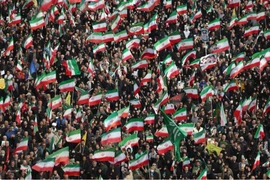 Iran đáp trả rắn bài phát biểu của ông Trump, tăng nã tên lửa sang Israel