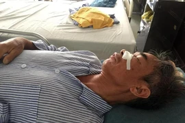 Côn đồ vác tuýp sắt đánh 3 người trọng thương