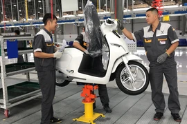 VinFast khánh thành nhà máy, ra mắt xe máy điện Klara