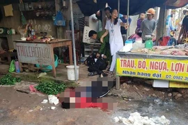 Cô gái bán đậu phụ bị bắn tử vong giữa chợ